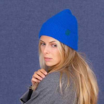 Lacerise-sur-le-chapeau bonnet Bleu royal Bonnet Bleu royal