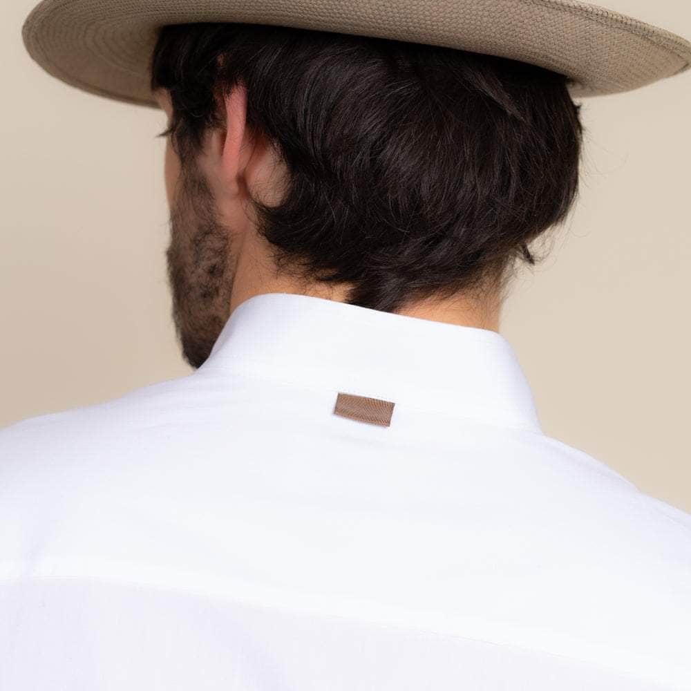 Lacerise sur-le-chapeau White shirt Officer collar Iced brown braids
