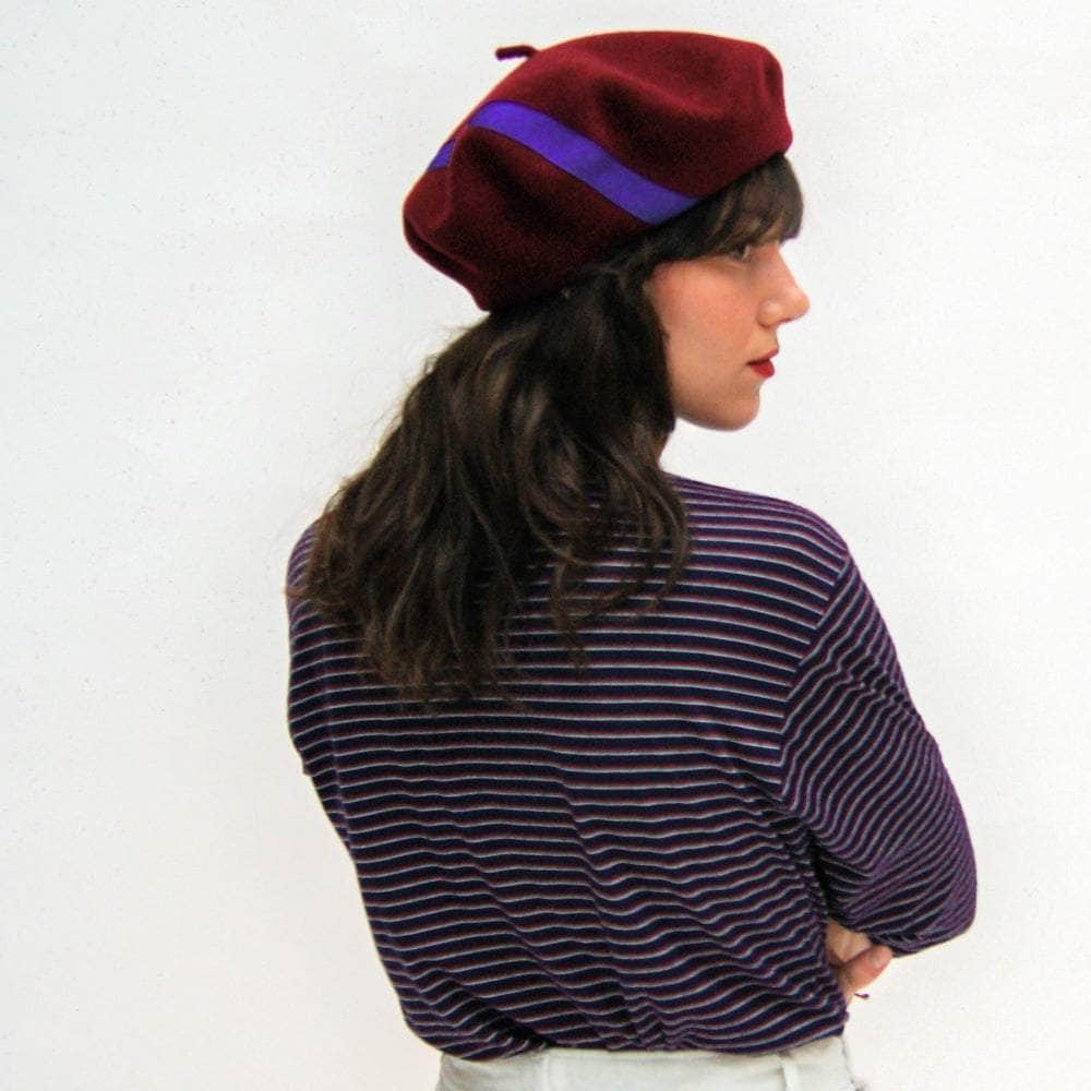 Lacerise sur-le-chapeau Bordeaux Graphic beret
