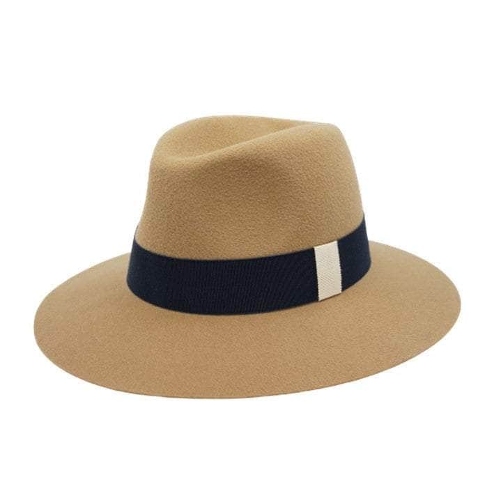 Lacerise-sur-le-chapeau Galanterie / 55 L'Elegantの帽子