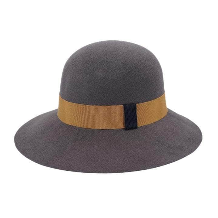 Lacerise-on-the-hat Discretion / 56 Capeline Hat