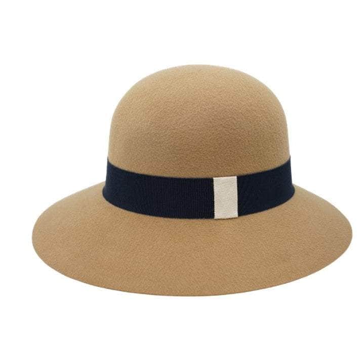 Lacerise-on-the-hat Galanterie / 56 Capeline hat