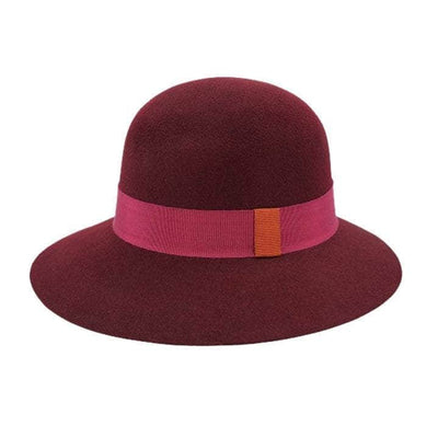 Lacerise-sur-le-chapeau Ivresse / 56 La Capelineの帽子。