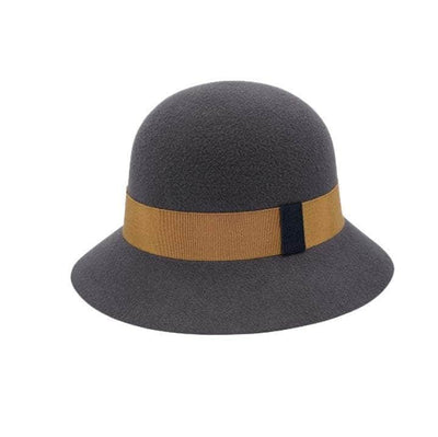 Lacerise-on-the-hat Discretion / 56 Chapeau La Cloche