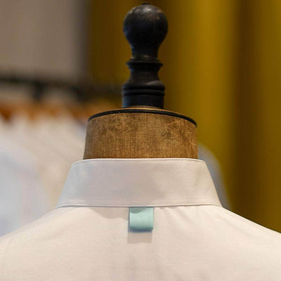 Lacerise-on-the-hat White shirt Turquoise reverse collar